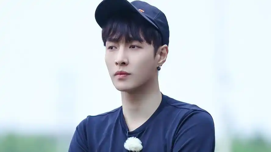 明星张艺兴明星风尚壁纸1