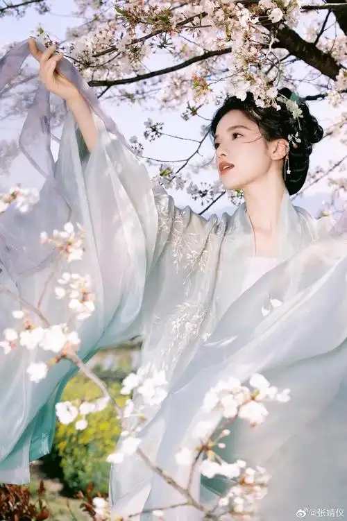 张婧仪古风写真真的美晕