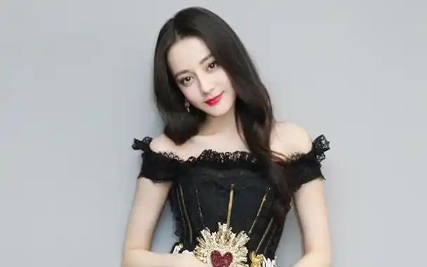迪丽热巴这一名字在华语娱乐界已经如日中天,成为了整个亚洲的焦点.