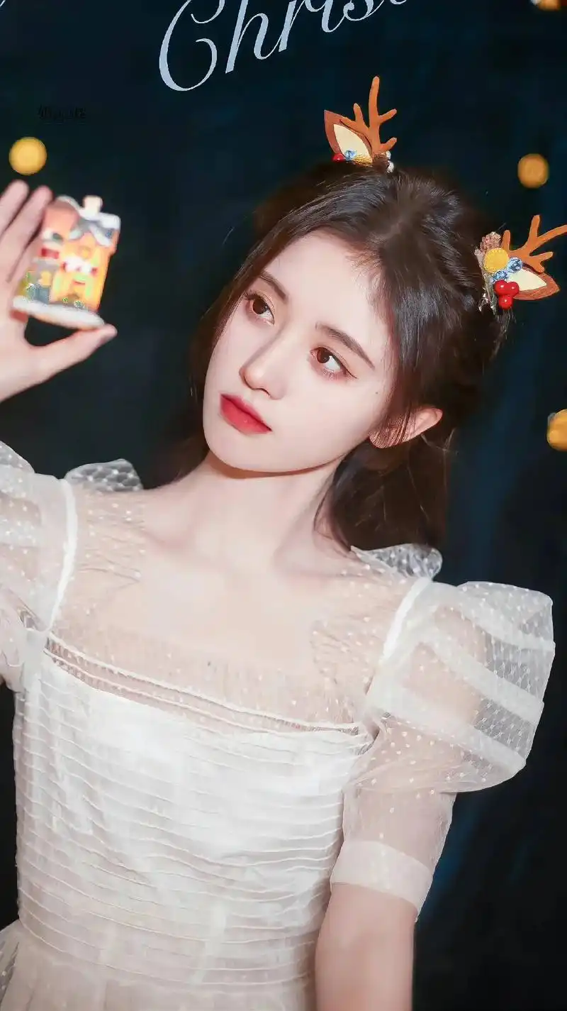 鞠婧祎 图片来自于微博@.奶油迪摆. 又是可爱的美女呀 - 抖音