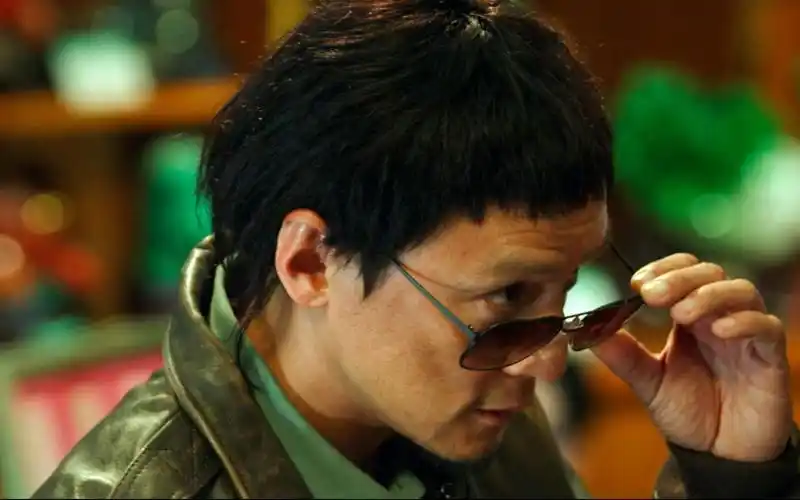 王千源吴彦祖主演电影《除暴》定档预告,警匪较量,蓄势待发!