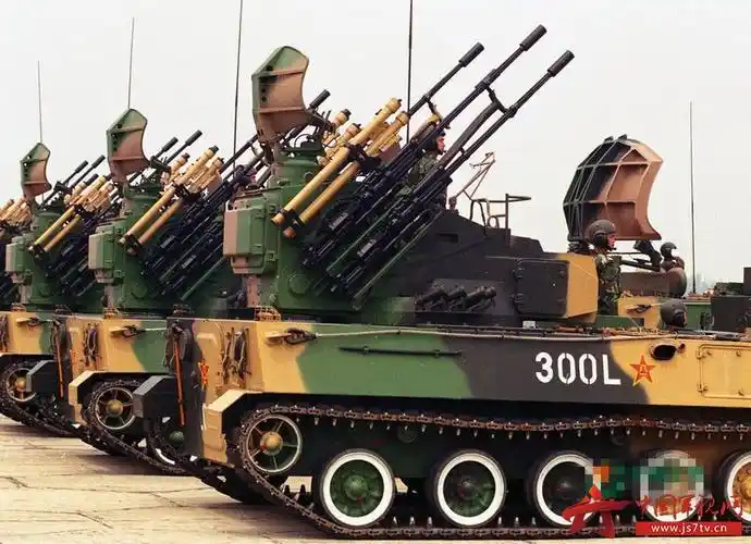 组图:从阅兵式看解放军火炮发展历程 - 中国军视网