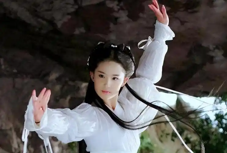 刘亦菲个人简介 :她是真正的中华儿女