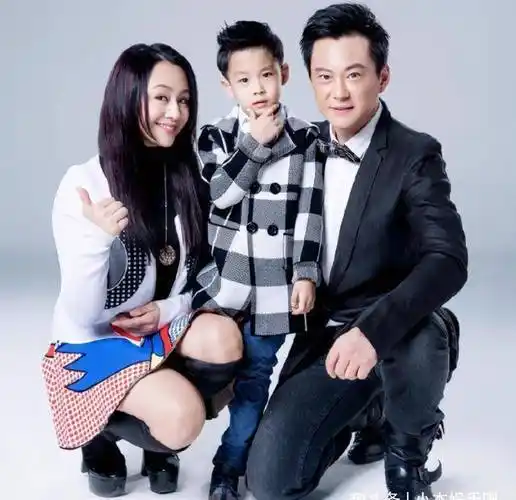 原创曹颖10岁儿子近照曝光长相精致貌美被指撞脸王一博