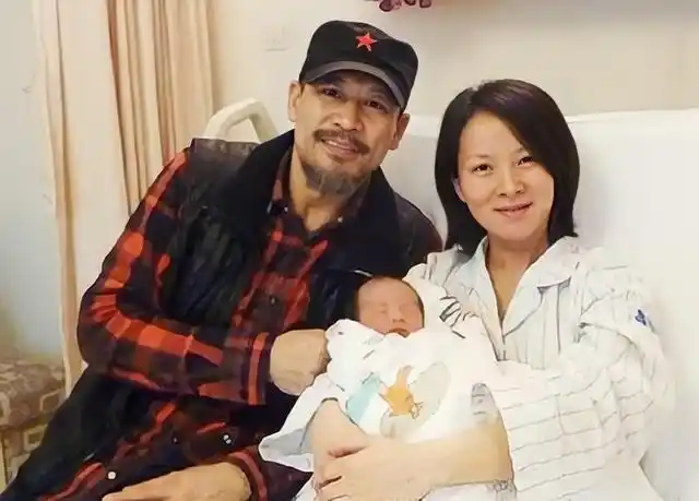 谢兰嫁演员师小红丁克12年愁坏婆婆41岁意外得子全家乐开怀