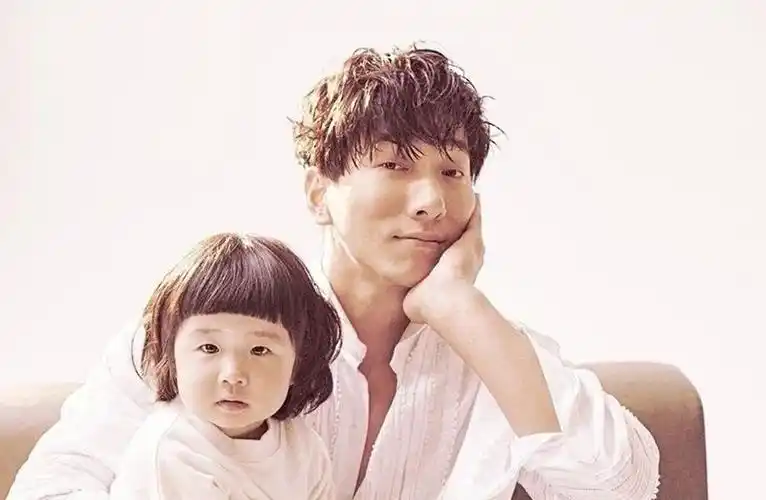 37岁张亮近照,隐瞒了16年的老婆,原来是我们熟悉的她