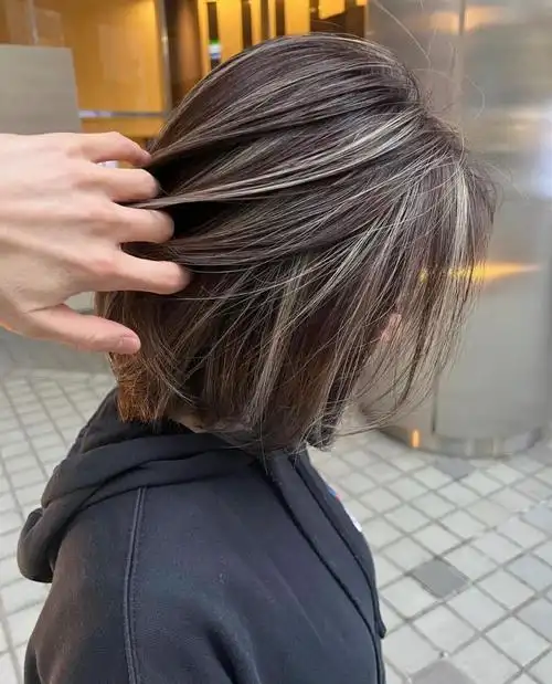 中短发发型推荐 混血双色染 挑染