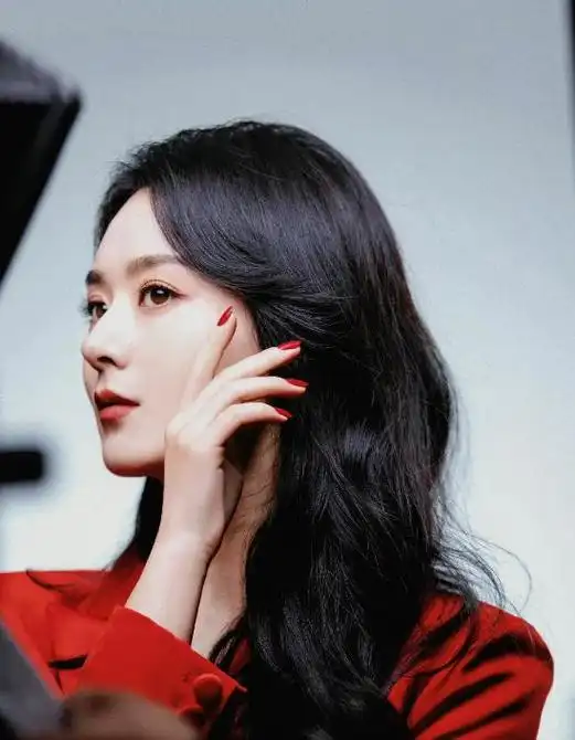 赵丽颖离婚:人生路,自己怎么走就怎么走 赵丽颖和冯绍峰的婚变引发了