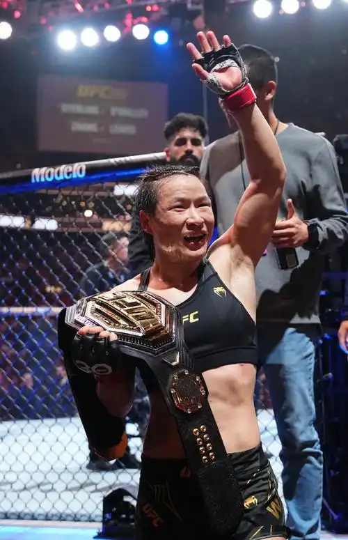 ufc292比赛中,现任女子草量级冠军,中国名将张伟丽战胜阿曼达·莱莫斯