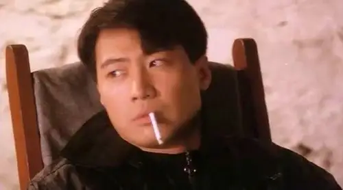 四大天王抽烟范,刘德华皮衣酷,张学友手势拽,黎明眼神最难懂!