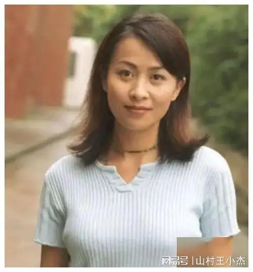 那英遭网暴后高调回归!父亲曾与溥仪合照,"皇亲国戚"