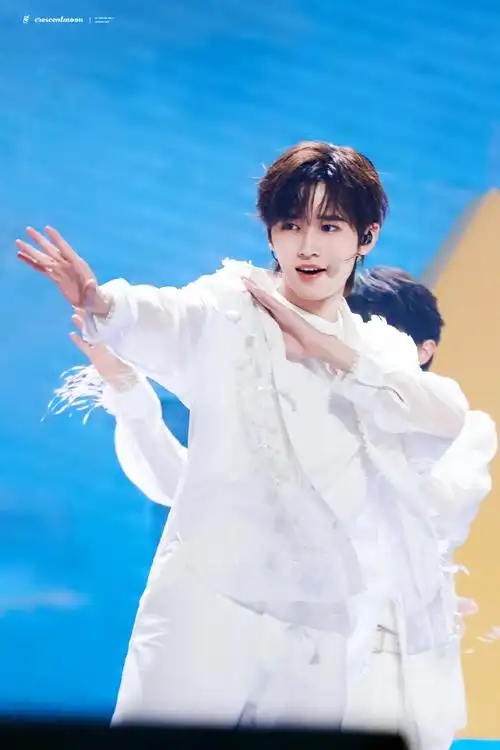 舞台」甜和酷总要占一个吧5:23pm-宋亚轩@时代少年团-宋亚轩宋亚轩