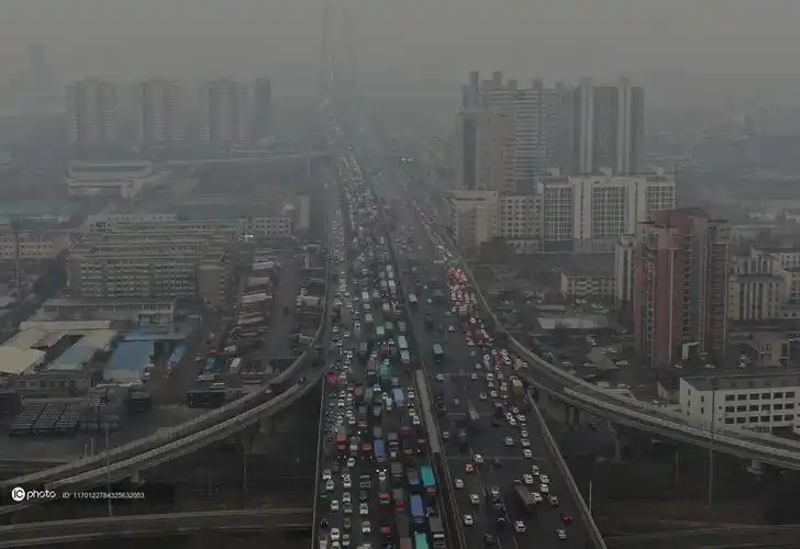 独家:航拍秦滨高速天津滨海新区段晚高峰堵车 - ic_photo - 图虫