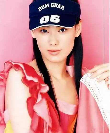 说起她的人生充满传奇,28岁的她,就象经历了58岁人