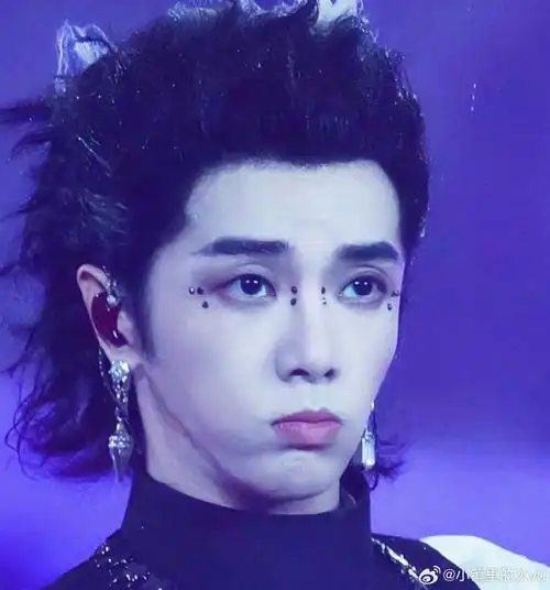 华晨宇演唱会日出场航拍#@华晨宇yu小猫嘟嘴巴,好可爱好可爱好可爱