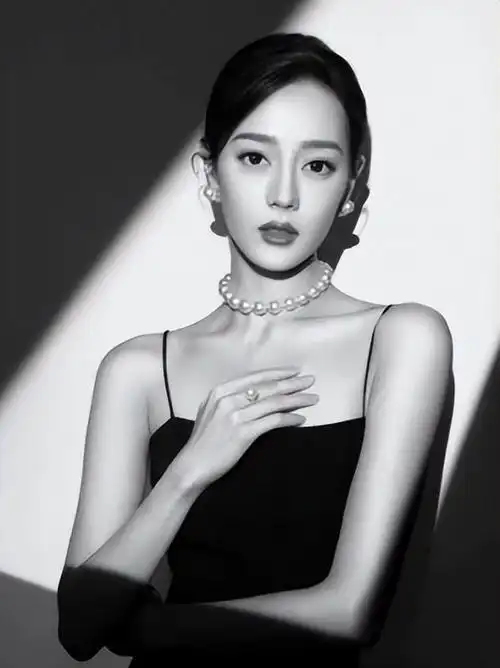 娱乐圈很会戴珍珠的女明星,跟她学保证惊艳全场