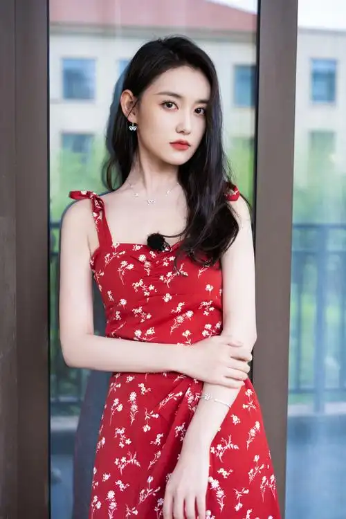 蒋依依的理想戏搭子是温柔中二显眼包