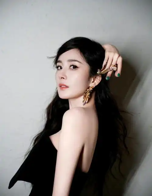 杨幂黑色礼裙美照精选