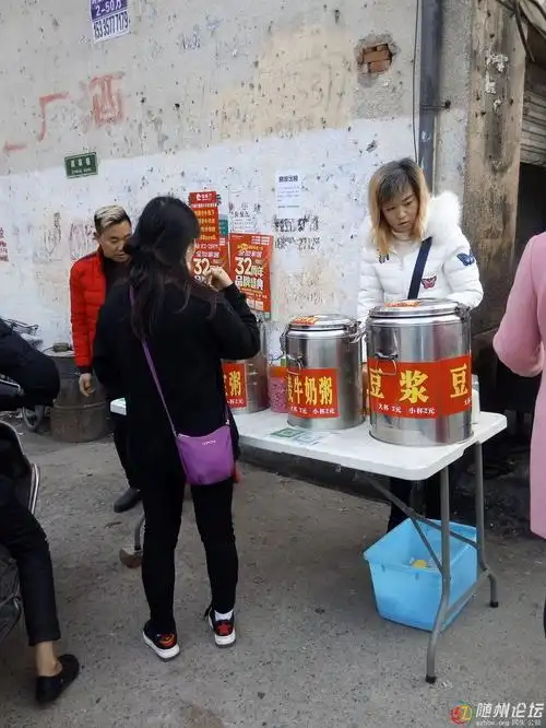 南郊转盘这边早晨卖豆浆的美嫂子