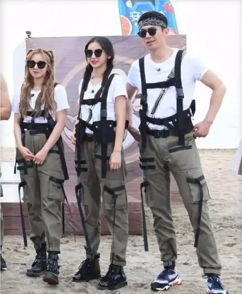 宋雨琦杨颖再同框,穿厚底鞋不比她矮,但撞衫就暴露真实身高!