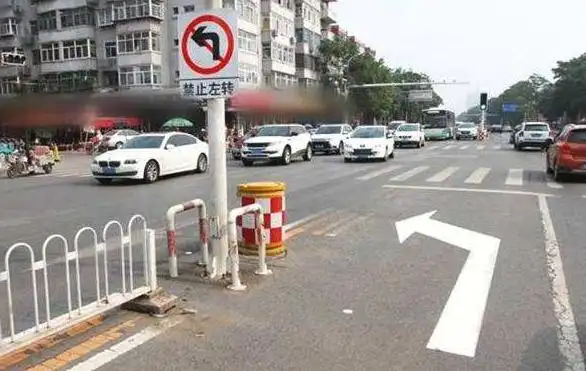 路口转弯要注意了,别再"无礼"转弯,要不然一下扣8分罚500