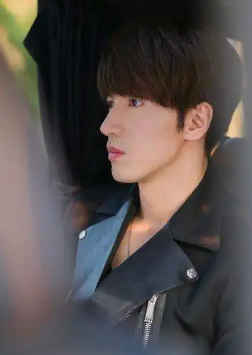 言承旭新剧《我好喜欢你》热播,傲娇主编好身材成焦点