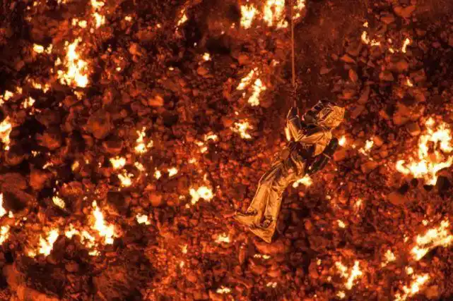 燃烧51年的地狱之门当地打算扑灭填沙浇水还是核弹