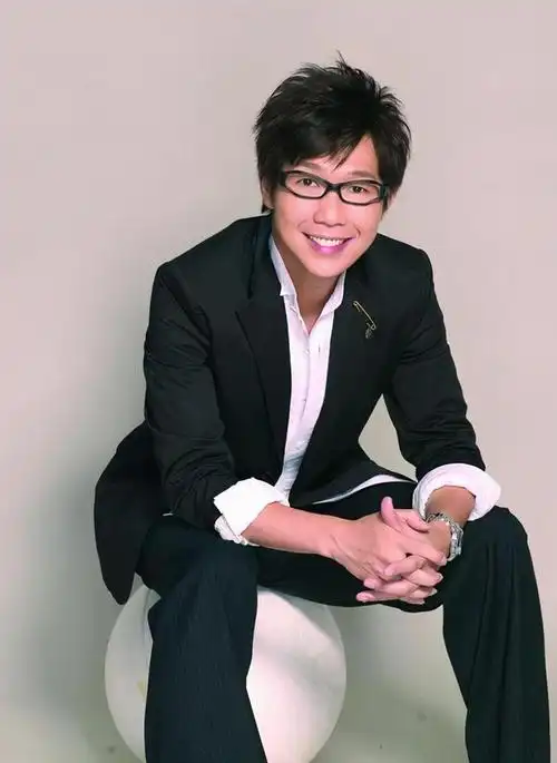 曾经的偶像歌手黄品冠已经失业9个月还被女儿同学给嫌弃