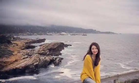 陈赫前妻走出情伤,分享照片引热议,疑旅行途中收服外国帅哥?