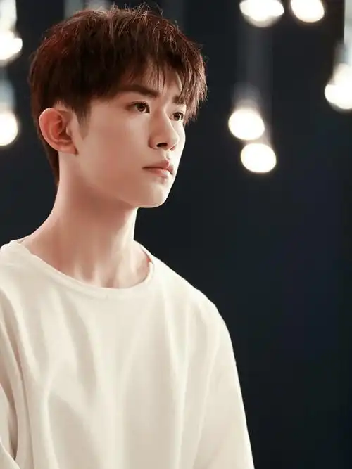 易烊千玺同款卫衣白色开叉不规则衣服宽松秋冬卫衣