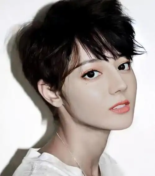 同样是女明星短发:赵丽颖最呆萌,热巴最帅气,杨幂最让人意外!