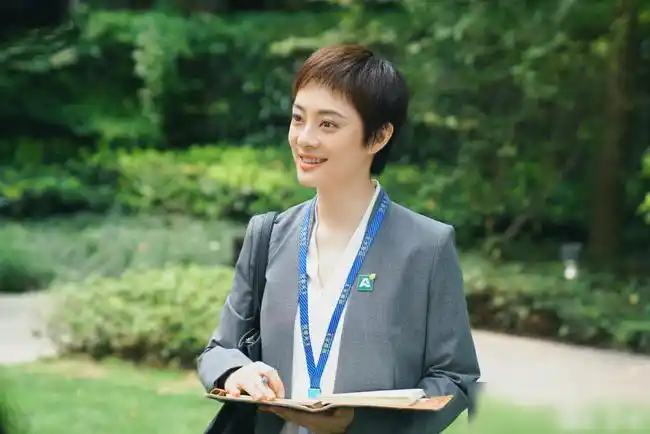 孙俪委婉剧透《安家》房似锦徐文昌结局,邓超曾评价房似锦造型一针见