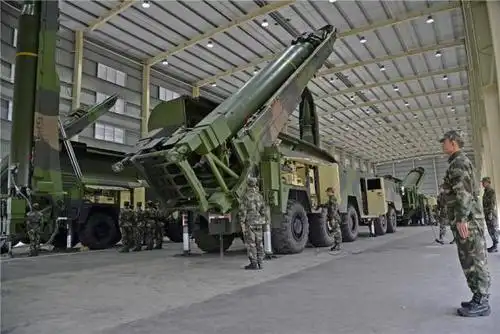 央视曝光东风-16实弹发射画面,专打第一岛链目标,拦截难度大