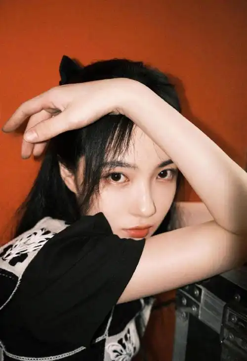 赵嘉敏乐游原#赵嘉敏黑白写真出炉!