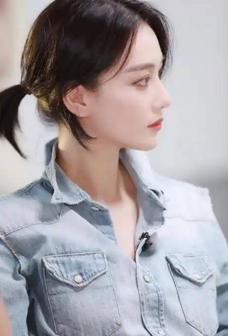 张馨予光头造型亮相,诠释不一样的性感,"黑历史"彻底成过去时_形象_女