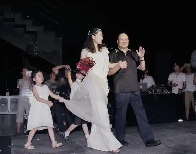 梅婷与曾剑补办婚礼 女儿快快首曝光惹人爱