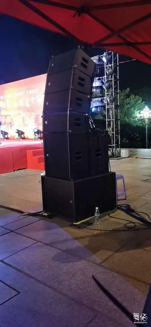 zs声扬线阵音响-舞台灯光设备租赁_舞美音响背景租赁_舞台搭建led灯