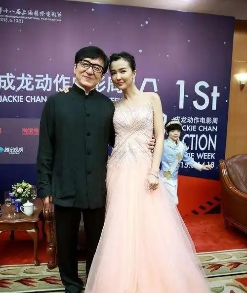 网易首页>网易号>正文申请入驻>王思聪和王颖分手后,没有多久,就和另