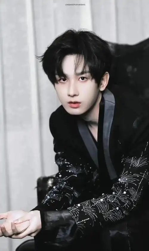 张艺兴李现任嘉伦成毅吴世勋吴楚一曾舜晞肖顺尧等动态