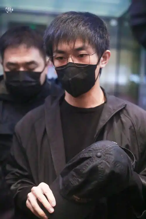 易烊千玺北京机场出发##易烊千玺加盟双11惊喜夜