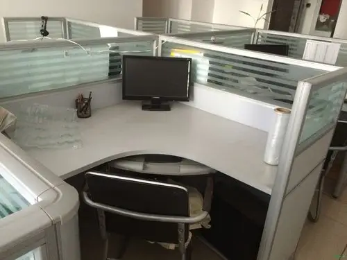 转让6工位办公桌! 价格实惠,结实耐用