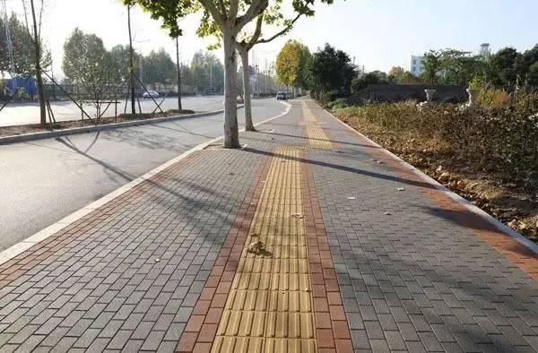 陶瓷透水砖来了—打造寒冬不结冰的安全之路_路面