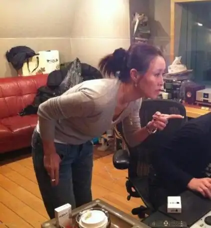 图刘亦菲抽烟照绝密流出盘点屏幕女神抽烟姿态