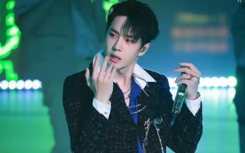 乐华12周年家族演唱会&王一博《无感》 明天会更好!一博好帅啊!