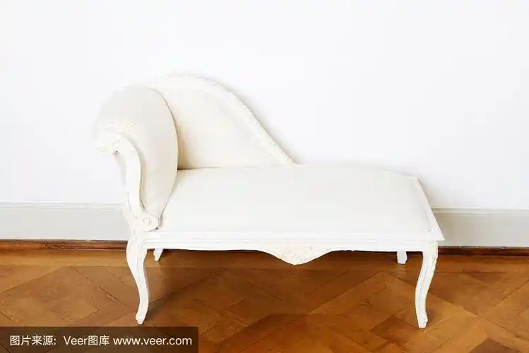 白色的躺椅