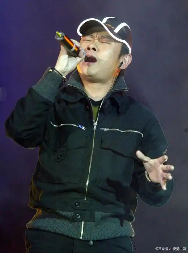 刀郎的音乐作品通常都富有浓郁的乡村味道,他的歌曲中常常呈现出一种