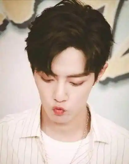 盘点肖战嘟嘴瞬间,粉丝:可爱不分年龄!_特鲁姆普_球迷_治愈