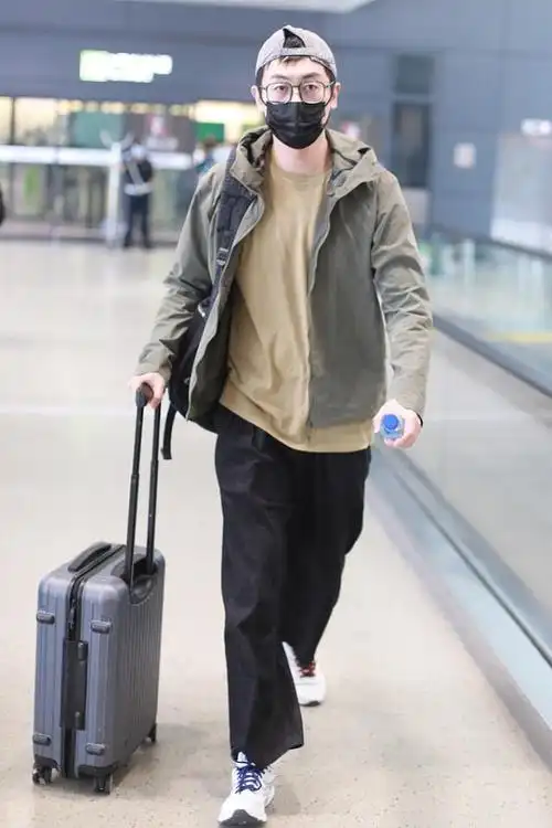 朱亚文身高体重多少啊(180cm朱亚文时髦造型) - 帮企客