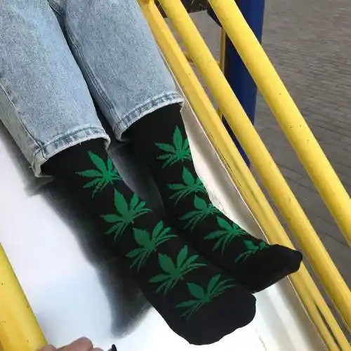 工厂现货批发最新时尚女性男士棉船员麻袜枫叶杂草袜子