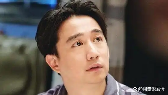 黄磊之所以能够在各个领域都有出色表现,与他的家庭教育和个人勤奋不